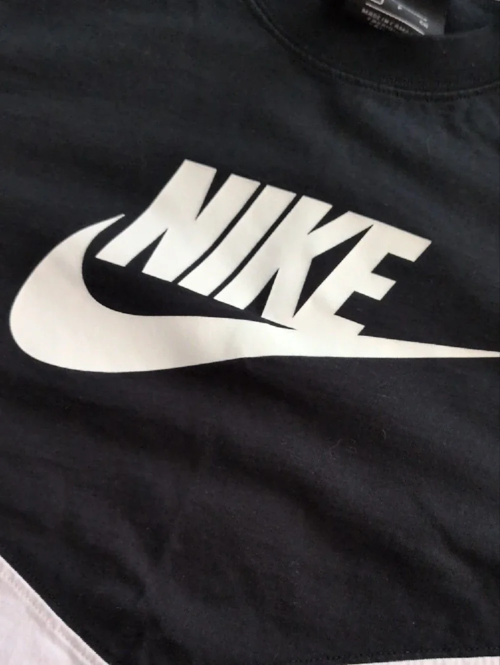 Nike Black and White Chevron Colorblock Short Sleeve Tee Slim-Fit